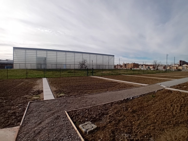 Copertina di "Orti comunali in via Pag"